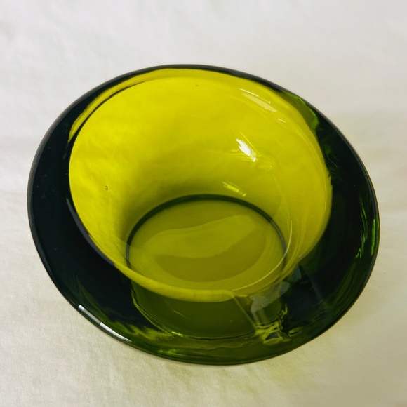 Vintage Viking MCM Personal Ashtrays With Single Rest (Green and Amber) - Picture 3 of 7